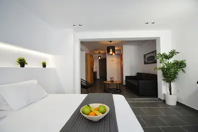 Image de Suites 51 / 5 min from Piraeus Port!