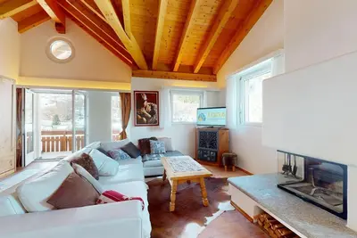 Image de 2½ room apartment on the 5th floor with high ceilings.