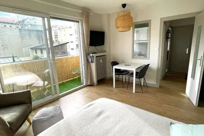 Image de Studio lumineux avec balcon et ascenseur au cœur d'Aix-les-Bains - Idéal 1-2 personnes