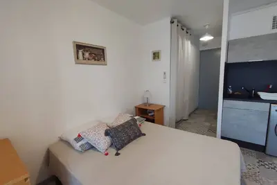 Image de Charmant Mini Studio avec Loggia, Proche Parc Charles de Gaulle à Balaruc-les-Bains