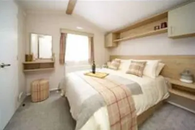Image de Sea breeze, modern, cosy holiday home.