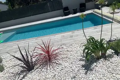 Image de maison avec piscine chauffée située à 5 min de la baie de la Baule