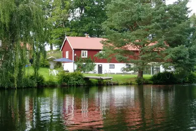 Image de On the banks of the HelgeĂĄn river