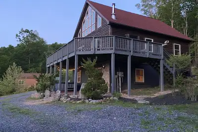 Image de Peaceful Mountain Getaway: hiking, hot tub, and views