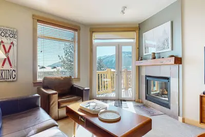 Image de Bright Mnt Modern Condo. Relaxing Location, Beautiful Views. Pool On-site