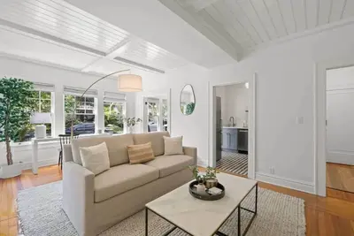 Image de Bayshore One Bedroom Luxe – The Adaline