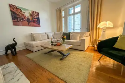 Image de 4 pièces + Studio & Terrasse, 500m du Palais, Charme Bourgeois