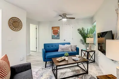 Image de St Pete Charm! 2bd/1ba walk downtown 1st Floor