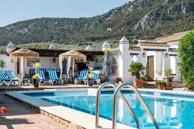 Image de Villa 'Alter Real, Luxury Holiday Retreat' avec vue sur les montagnes, piscine partagée et Wi-Fi