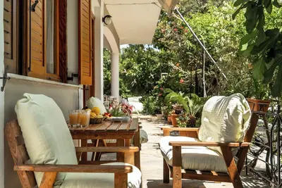 Image de Studio \"Makis Family\" avec terrasse privée, Wi-Fi et climatisation.