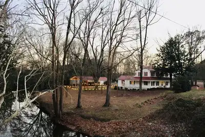 Image de Historic Farmhouse minutes from downtown Milledgeville