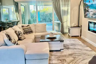 Image de Experience The Ultimate Luxury: 4 Br/3 Ba, Heated Pool, Lanai, Fire Pit