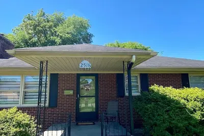 Image de Comfy! Carmel Cottage Centrally Located