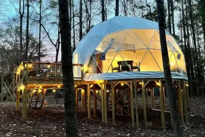 Image de Luxury Honey Dome Treehouse with private Hot Tub