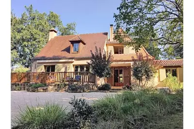 Image de Beautiful Perigordian house in tranquil woodland setting.