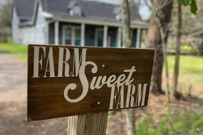 Image de *no cleaning fee* Tmc Oasis- Adorable farmhouse suite w\/pool, W\/D, huge backyard