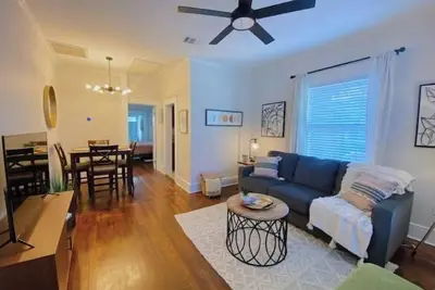 Image de Historic home walking distance to Pearl/downtown!