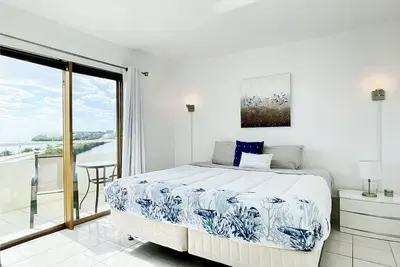 Image de Appartement en bord de baie avec une vue magnifique.