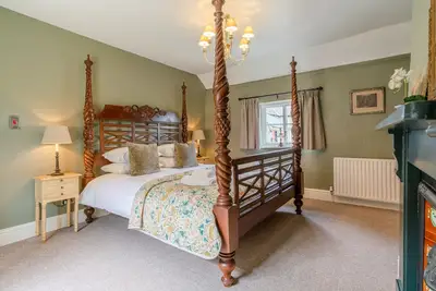 Image de Cottage-Salle de bain privée séparée-Vue sur la cour