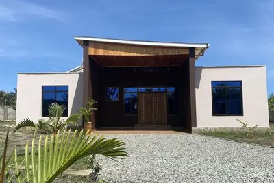 Backdoor Villa - Private villa with big pool, a chef free of charge