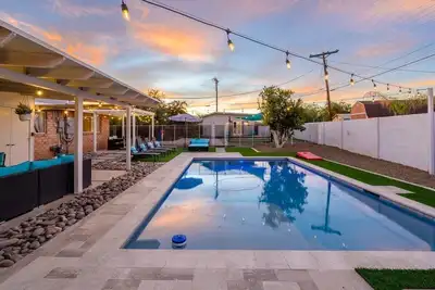 Image de New Old Town 5br! Pool + Spa + Mini Golf + Casita!