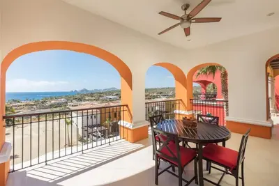 Image de Stylish Stay with Gym, Pool, and Stunning Views