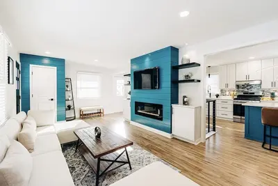 Image de Beautiful luxury 4br/2ba recently renovated with open concept