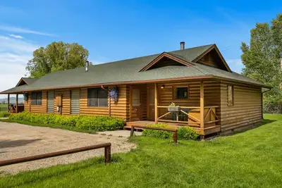 Image de The Mountainside Ii deluxe is a spacious log cabin 2 bed\/2bath