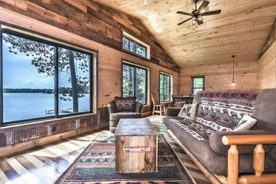 Image de Beautiful lakeside cottage on Little Saint Germain with personal dock and sandy