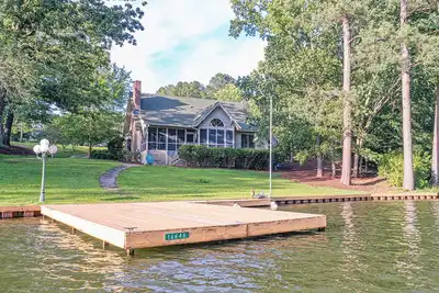 Image de Boat Drinks: Updated home in great neighborhood on Greenwood side