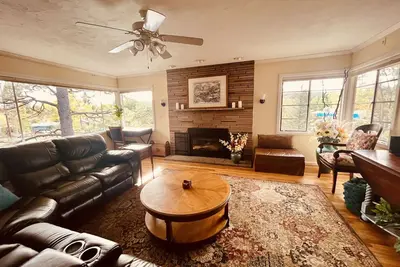 Image de The Rock House is a cozy and luxurious getaway