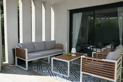 Image de Villa d'architecte nichée dans un écrin naturel