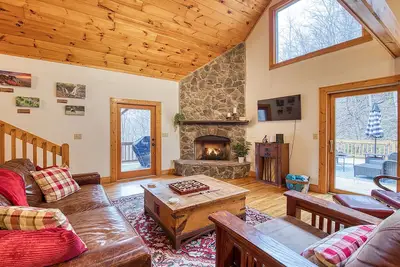 Image de Cardinals on the Creek Cabin-Hot Tub, Pet-Friendly