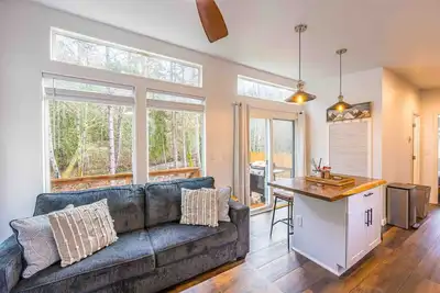 Image de Rivers Edge:river side tiny home
