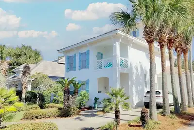 Image de Million dollar villa · Beachfront neighborhood · Free cruise · Resort amenities