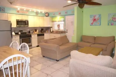 Image de Beach block 3 bedroom condo with heated pool. Carriage stop 402 E. St. Paul