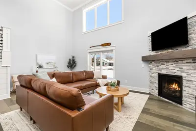 Image de Fully loaded canalfront Home! Pure Michigan Summer. Firepit🔥, coffee bar☕️+more