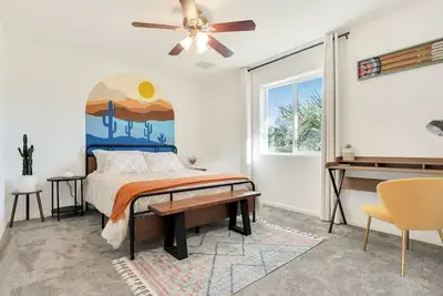 Image de Cozy House 10 mins from Joshua Tree National Park - Spa, Hammock, Fire-pit