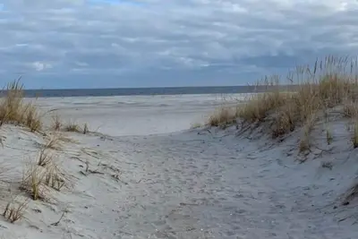 Image de Beachfront Condo - Short walk across the street to the beach