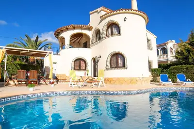 Belle maison de vacances privée avec Wifi, piscine privée, Tv, patio, vue panoramique et parking
