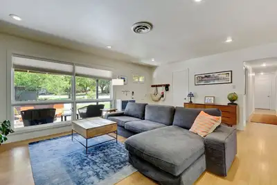 Image de Mid Century Zilker Home  - steps to Barton Springs
