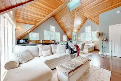Image de Dog-friendly studio with kitchenette, W/D, firepit, & hot tub access