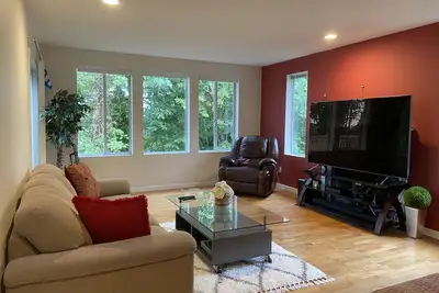 Pleasant Private Home on Beacon Hill with Ac.