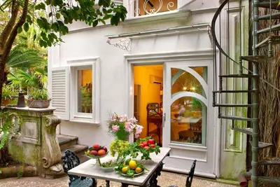 Maison Art Noveau à Sorrente, piscine partagée, accès à la mer à 200 mètres