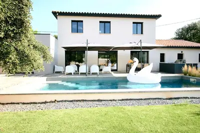 Image de Villa climatisée avec piscine au calme proche commodités