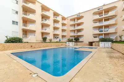 Image de Appartement de vacances 'Amoreira' avec piscine partagée, jardin partagé et Wi-Fi.