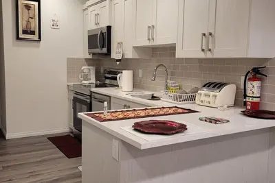 Image de Newly Lovely Suite (2022) located at about 5mins to the Yyc InternationalAirport