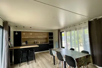 Image de Écolodge moderne et cosy, piscine et jacuzzi chauffés à l'année