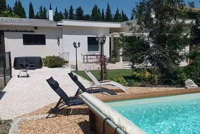 Image de Maison de campagne, avec piscine et jacuzzi, au pied des Alpilles