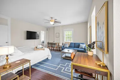 Image de Scenic South Main Apartment with Breathtaking Views for 3 Guests